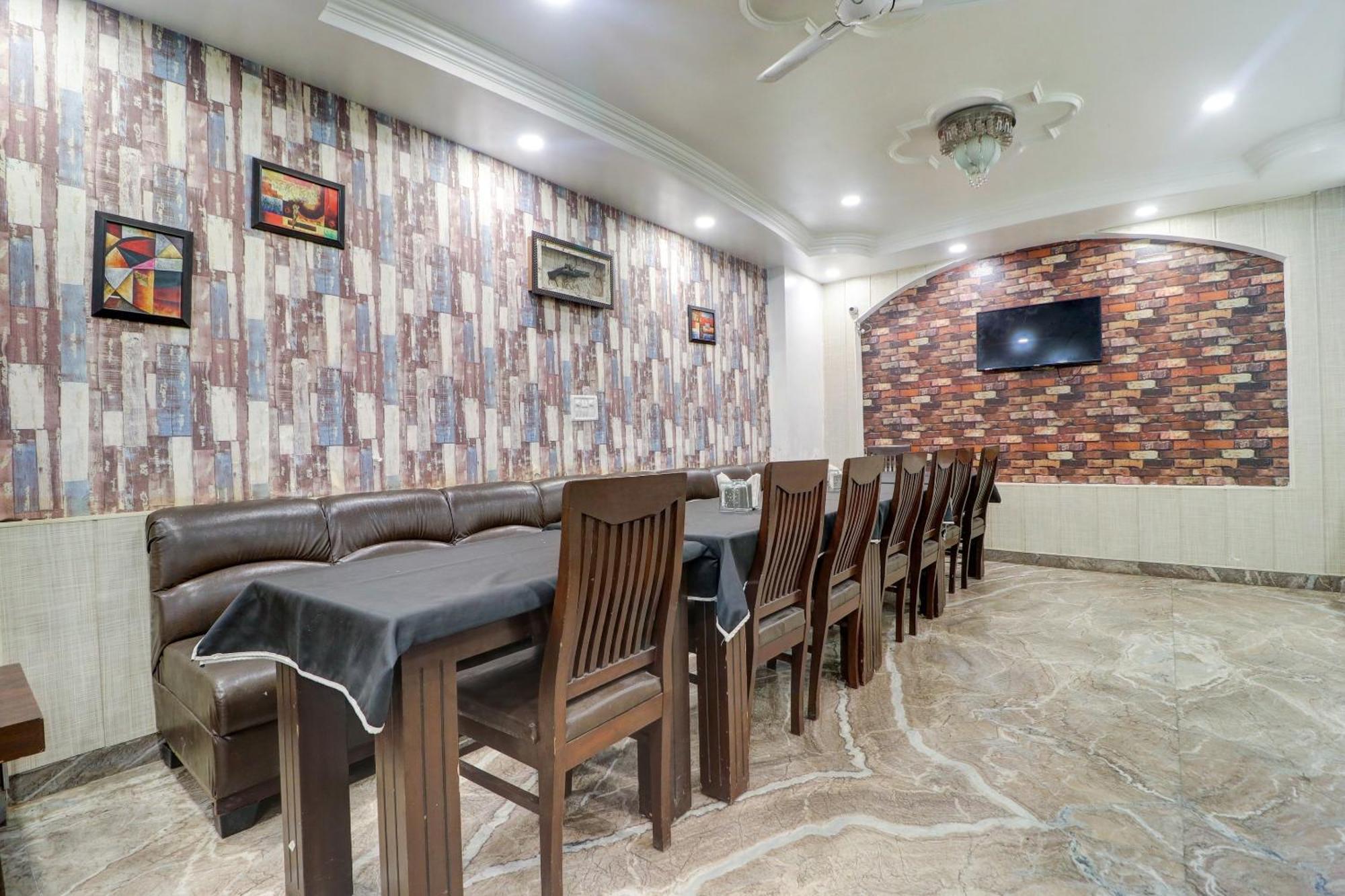 Capital O Divine Hotel Amritsar Exterior photo