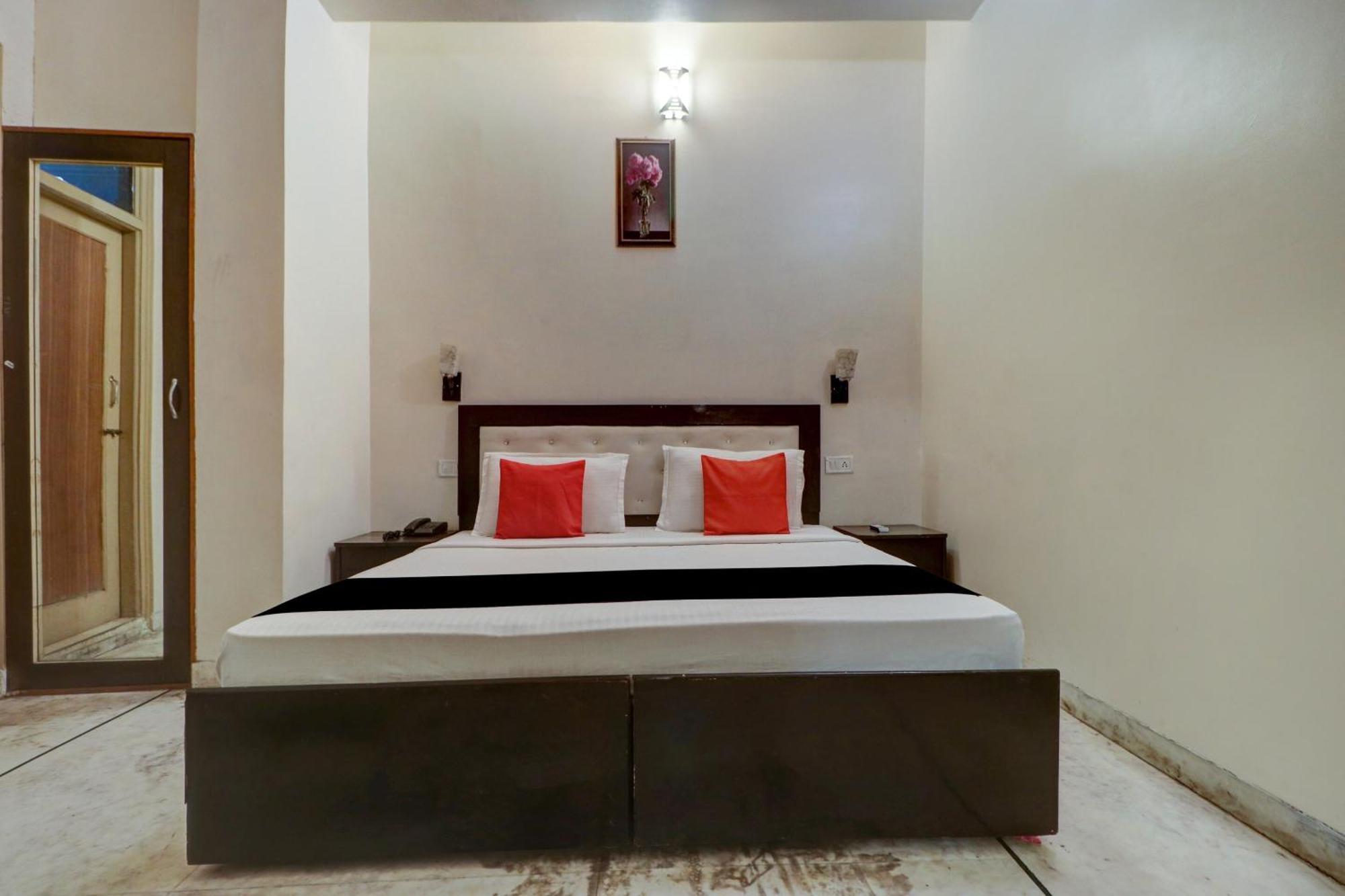 Capital O Divine Hotel Amritsar Exterior photo