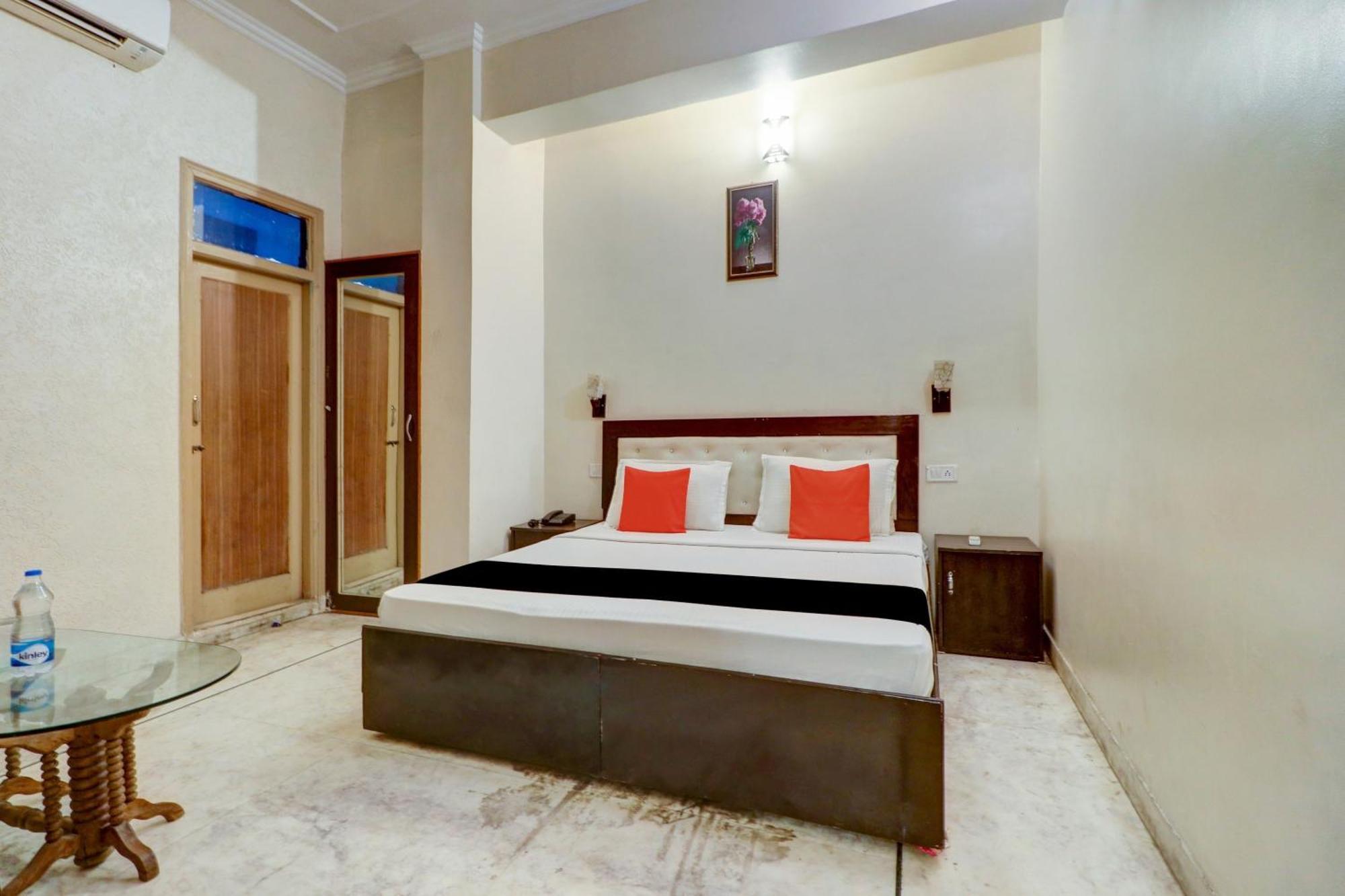 Capital O Divine Hotel Amritsar Exterior photo