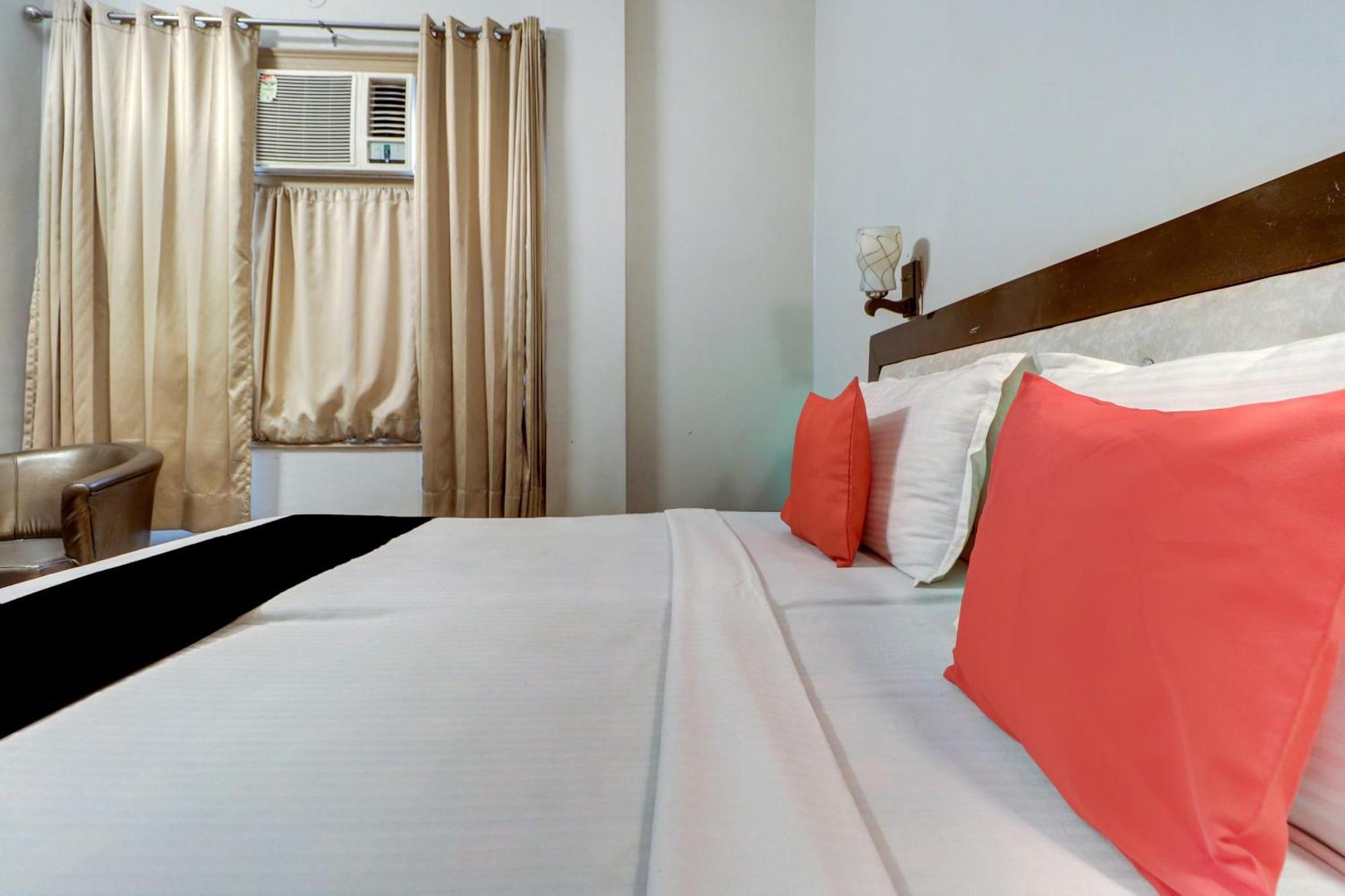 Capital O Divine Hotel Amritsar Exterior photo