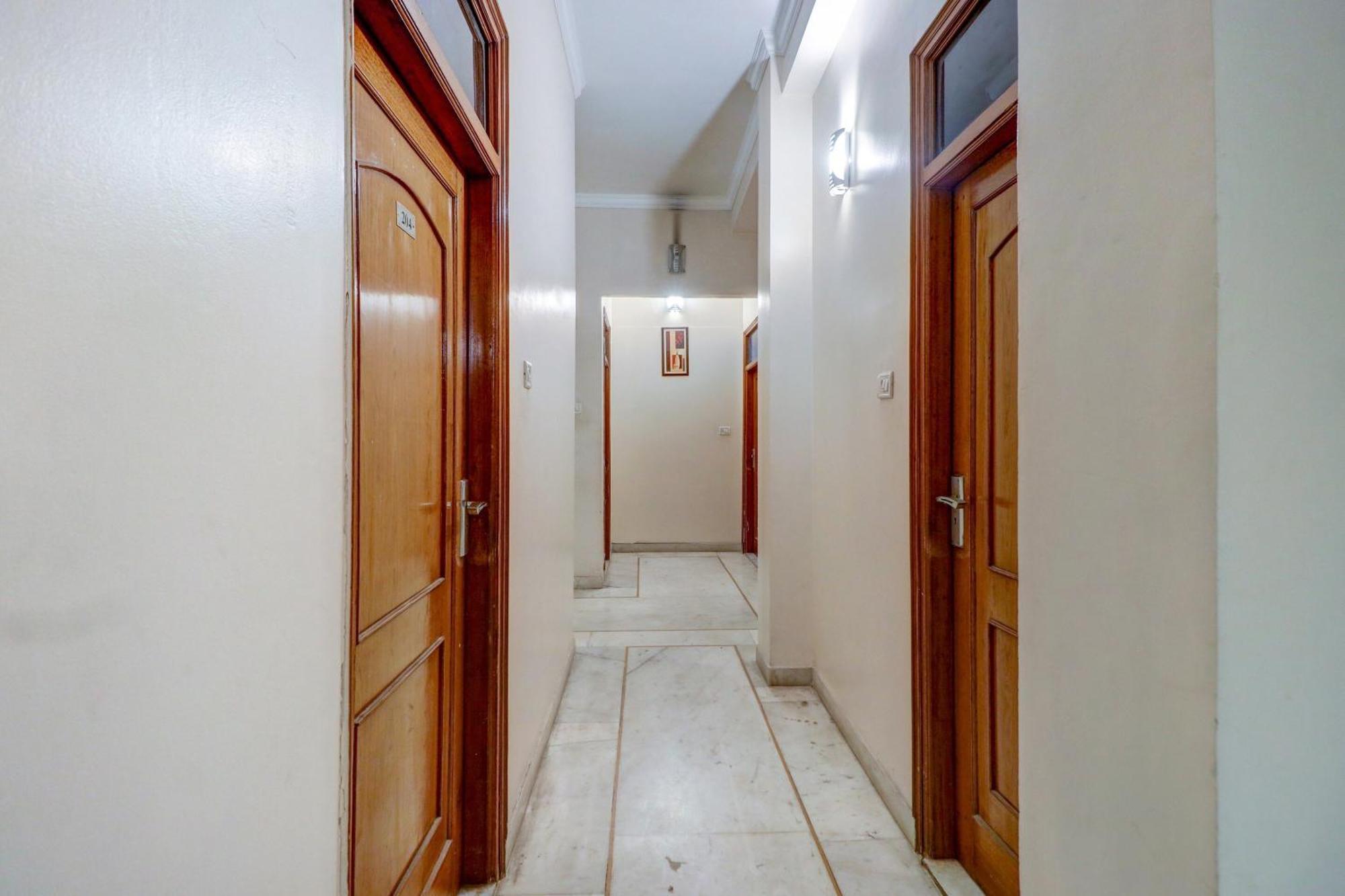Capital O Divine Hotel Amritsar Exterior photo